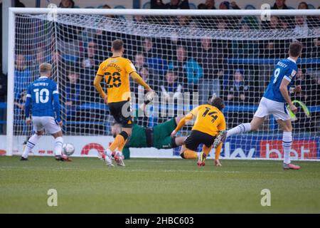 Rochdale, Regno Unito. 18th Dic 2021. Jake Beesley di Rochdale (9) festeggia dopo aver ottenuto il punteggio del suo team 1st gol. EFL Skybet Football League Two match, Rochdale AFC contro Newport County alla Crown Oil Arena di Rochdale, Greater Manchester sabato 18th dicembre 2021. Questa immagine può essere utilizzata solo a scopo editoriale. Solo per uso editoriale, licenza richiesta per uso commerciale. Nessun uso in scommesse, giochi o un singolo club/campionato/giocatore publications.pic da Credit: Andrew Orchard sport photography/Alamy Live News Foto Stock