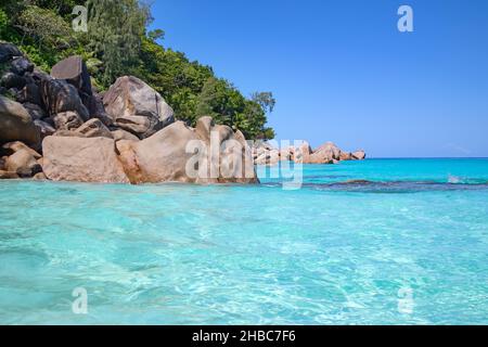 Famosa spiaggia di Anse Georgette sull'isola di Praslin, Seychelles Foto Stock