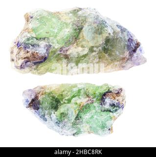 Set di cristalli di Alexandrite in pietra verde ruvida di Beryl ritagliata su sfondo bianco Foto Stock