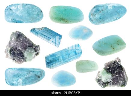set di varie pietre acquamarine (beril blu) ritagliate su sfondo bianco Foto Stock