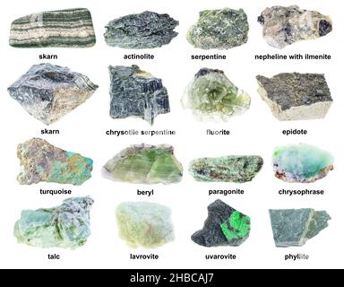 set di vari minerali verdi ruvidi con nomi ritagliati su sfondo bianco Foto Stock