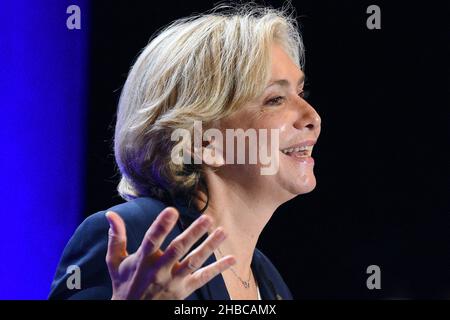 Valerie Pecresse, candidato Les Républicains LR, alle elezioni presidenziali del 2022, in riunione a Strasburgo nel distretto di Neudorf. Alla presenza di Philippe Richert ex presidente della Regione Grand Est, Jean Rottner attuale presidente della Regione Grand Est, Jean Philippe Vetter, Jean Philippe Maurer, Anne Sander, nonché di funzionari eletti della regione e sostenitori del partito LR. 17 dicembre 2021, a Strasburgo, Francia nord-orientale. Foto di Nicolas Roses/ABACAPRESS.COM Foto Stock