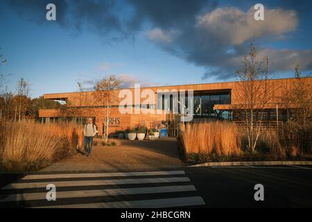 MANCHESTER, REGNO UNITO - Nov 15, 2021: Un primo piano della facciata dell'edificio dell'ingresso anteriore del giardino RHS Bridgwater Foto Stock