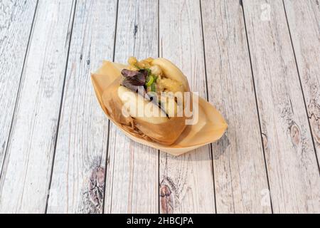 bao è un tipo di bun foglia di loto che proviene dalla cucina Fujian. E' anche un popolare cibo di strada in Singapore, Malesia, Taiwan e Nagasaki Chi Foto Stock