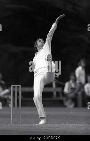 Geoff Cope, bowling per lo Yorkshire contro Oxford University, University Parks, Oxford, Inghilterra - 19th maggio 1978 Foto Stock