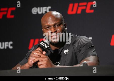 LAS VEGAS, NV - DICEMBRE 18: Derrick Lewis interagisce con i media dopo la UFC Vegas 45: Lewis contro Daukaus evento alla UFC Apex il 18 dicembre 2021 a Las Vegas, Nevada, Stati Uniti. (Foto di Louis Grasse/PxImages) Credit: PX Images/Alamy Live News Foto Stock