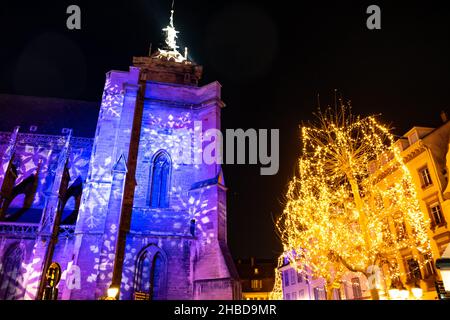 Chiesa di San Martino a Colmar in illuminazione natalizia Foto Stock