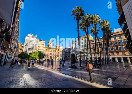 MALAGA, SPAGNA - 11 agosto 2021: L'architettura della piazza della Costituzione Foto Stock