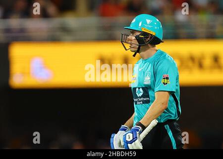 Brisbane, Australia. 19th Dic 2021. Sam Heazlett of the Brisbane Heat è catturato da Daniel Sams of the Sydney Thunder Credit: News Images /Alamy Live News Foto Stock