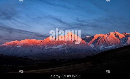 Monte Demirkazik, la vetta più alta dei Monti Anti Taurus. Parco Nazionale di Aladaglar, Turchia. Foto Stock