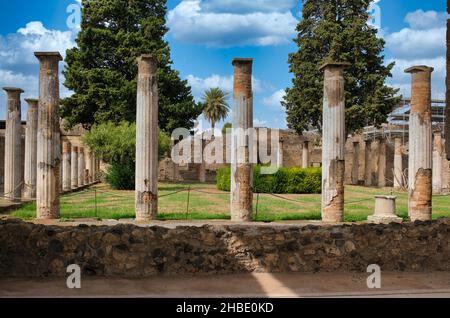 La Casa del Fauno, era una delle residenze private più grandi e suggestive di Pompei, Italia, e ospitava molte grandi opere d'arte Foto Stock