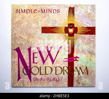 LP Cover of New Gold Dream (81-82-83-84), il quinto album in studio della band scozzese Simple Minds, pubblicato nel 1982 Foto Stock