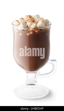 cioccolata calda con marshmallows in bicchiere isolato su bianco Foto Stock