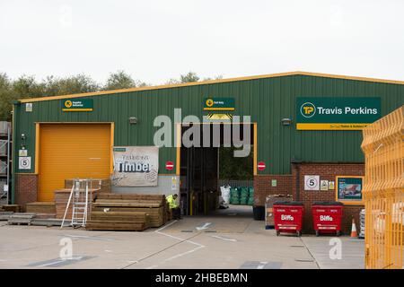 Aylesbury, Buckinghamshire, Regno Unito. 11th Ottobre 2021. Un deposito Travis Perkins ben fornito ad Aylesbury. Credit: Maureen McLean/Alamy Foto Stock