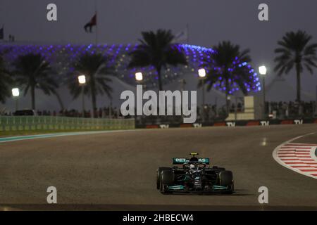 Yas Marina Circuit, Yas Island, 12 dicembre 2021Valtteri Bottas (fin), durante LA FORMULA 1 ETIHAD AIRWAYS ABU DHABI GRAND PRIX 2021 Emirati Arabi Uniti Phil Duncan Foto Stock