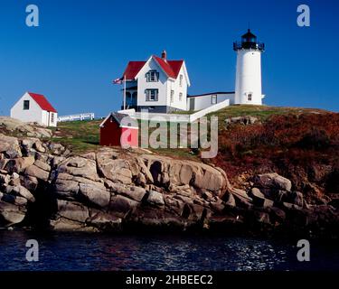 Vista del faro di Cape Neddick (Nuble), York, Maine, Stati Uniti Foto Stock