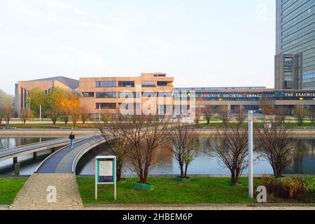 ROTTERDAM, PAESI BASSI -12 NOV 2021- Vista dell'Università Erasmus di Rotterdam, Paesi Bassi. Foto Stock