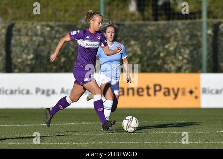 Formello, Italia. 19th Dic 2021. Stephanie Breitner di ACF Fiorentina durante la seconda giornata del Gruppo F Coppa Italia tra S.S. Lazio e ACF Fiorentina il 19 dicembre 2021 allo Stadio Mirko Fersini, Formello Italia. Credit: Independent Photo Agency/Alamy Live News Foto Stock