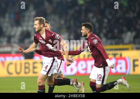 Torino, Italia. 19th Dic 2021. Tommaso Pobega (Torino FC) festeggia l'obiettivo durante il Torino FC vs Hellas Verona FC, calcio italiano Serie A a a Torino, Italia, Dicembre 19 2021 credito: Agenzia fotografica indipendente/Alamy Live News Foto Stock