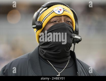 Pittsbugh, Stati Uniti. 19th Dic 2021. Pittsburgh Steelers guida Mike Tomlin durante il secondo trimestre contro i Tennessee Titans a Heinz Field domenica 19 dicembre 2021. Foto di Archie Carpenter/UPI Credit: UPI/Alamy Live News Foto Stock