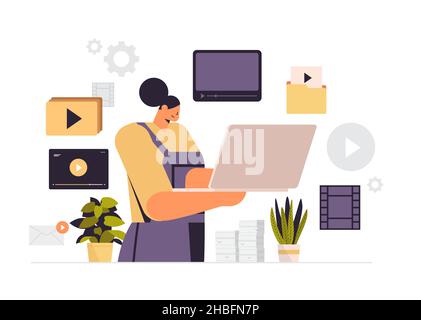 donna che guarda video su notebook formazione online e-learning video tutorial live streaming concetto Illustrazione Vettoriale