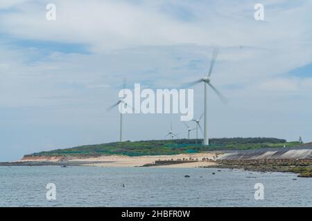 Immagini diurne dell'energia eolica, riva dell'isola di Penghu a Taiwan Foto Stock