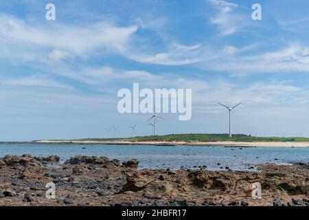 Immagini diurne dell'energia eolica, riva dell'isola di Penghu a Taiwan Foto Stock