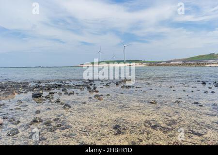 Immagini diurne dell'energia eolica, riva dell'isola di Penghu a Taiwan Foto Stock