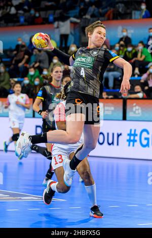 Granollers, Spagna. 08th Dic 2021. Pallamano, Donne: Coppa del mondo, Germania - Congo, turno principale, Gruppo 3, Matchday 1 Alina Grijseels (Germania/Dortmund) Credit: Marco Wolf/wolf-sportfeto/Marco Wolf/dpa/Alamy Live News Foto Stock