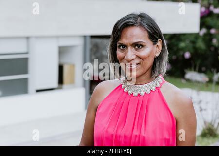 Transgender latino donna ritratto alla terrazza ufficio in Messico America Latina Foto Stock