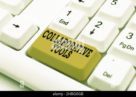 Strumenti collaborativi per la scrittura a mano. Foto concettuale Social Network privato per connettersi tramite e-mail online scrivere interessanti argomenti online, digitando Foto Stock