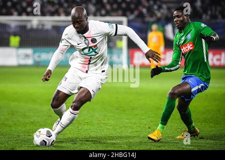 Valenciennes, Francia. 19th Dic 2021. Danilo PEREIRA del PSG durante il round della Coppa di Francia del 32 partita di calcio tra Feignies Aulnoy e Paris Saint-Germain (PSG) il 19 dicembre 2021 allo Stade du Hainaut di Valenciennes, Francia - Foto: Matthieu Mirville/DPPI/LiveMedia Credit: Independent Photo Agency/Alamy Live News Foto Stock