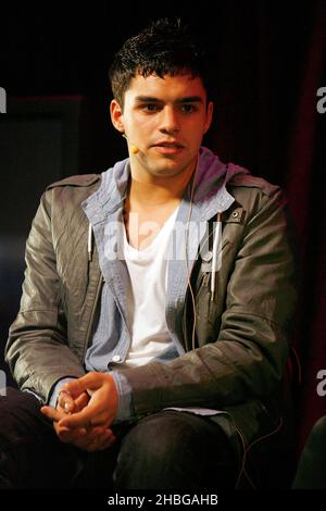 Sean Teale parla durante l'evento Meet the Cast: Skins all'Apple Store di Londra. Foto Stock