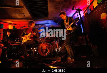 I Mystery Jets si esibiscono al Topman CTRL 4 MX all'aeroporto internazionale di Stoke Newington. Foto Stock