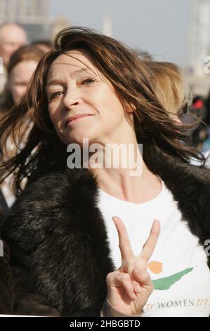 Cherie linghi al Join Me on the Bridge fotocall Millennium Bridge, Londra. Foto Stock