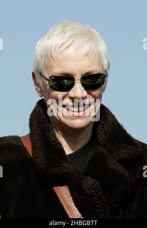 Annie Lennox al Join Me on the Bridge fotocall Millennium Bridge, Londra. Foto Stock