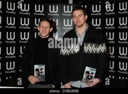 Jamie Bell e Channing Tatum al The Eagle Photocall a Waterstone's, Piccadilly, Londra Foto Stock