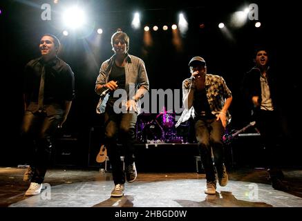 Carlos pena Jnr, James Maslow, Kendall Schmidt e Logan Henderson della American Boyband Big Time Rush che hanno fatto il loro debutto al Shepherd's Bush Empire di Londra del 02 Foto Stock