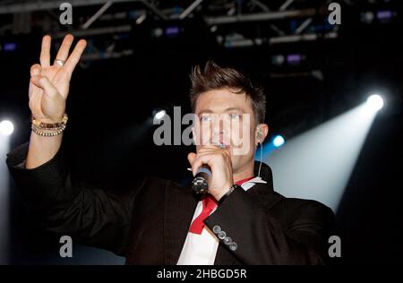 Duncan James of Blue si esibisce in vista della loro entrata in Eurovisione al G-A-Y Heaven il 30 aprile 2011. Foto Stock