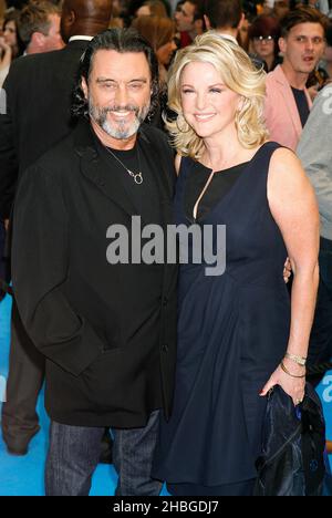 Ian McShane arriva alla prima britannica dei Pirati dei Caraibi di Stranger Tides al Vue Cinema, Westfield Shopping Centre, Londra, il 12,2011 maggio. Foto Stock