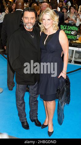 Ian McShane arriva alla premiere britannica dei Pirati dei Caraibi di Stranger Tides al Vue Cinema di Westfield Shopping Centre nel centro di Londra. Foto Stock