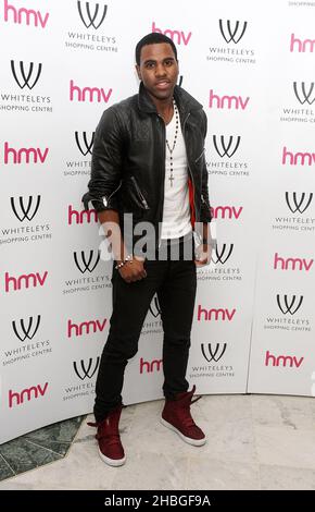 Jason Derulo celebra l'uscita del suo nuovo singolo "Do't Wanna Go Home" presso il Whiteley's Shopping Centre di Queensway, Londra. Foto Stock