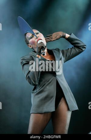 Grace Jones esegue il backstage al Wireless Festival di Hyde Park a Londra il 03 luglio 2011. Foto Stock