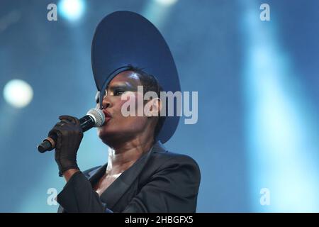 Grace Jones esegue il backstage al Wireless Festival di Hyde Park a Londra il 03 luglio 2011. Grace Jones suona al Wireless Festival di Hyde Park a Londra il 03 luglio 2011. Foto Stock