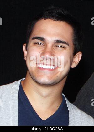 Carlos pena Jr di Big Time Rush partecipa alla firma a HMV Oxford Street a Londra. Foto Stock