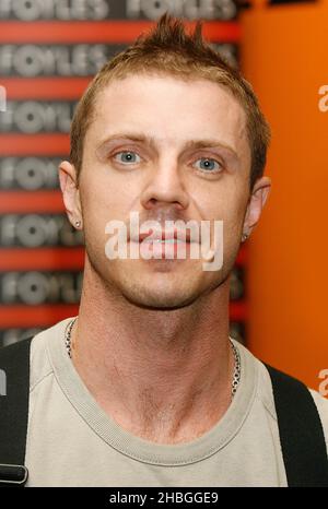 Jake Shears al libro "un giorno nella vita delle Jake Shears" firmato a Foyles, Londra Foto Stock