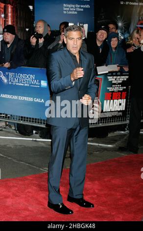 George Clooney arriva alla prima per "The IDES of March" all'Odeon Leicester Square come parte del 55th BFI London Film Festival. Foto Stock