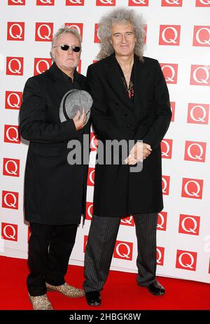 Roger Taylor e Brian May of Queen arrivano agli Arrivi Q Awards al Grosvenor House Hotel di Londra Foto Stock