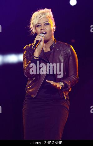 Emeli Sande sul palco durante il 2011 Capital FM Jingle Bell Ball presso la O2 Arena, Londra. Foto Stock