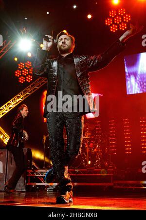 John Taylor e Simon le Bon di Duran Duran si esibiscono all'Arena 02 di Londra. Foto Stock